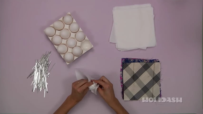 Техника на бојадисување велигденски јајца со свила 4 2 сл