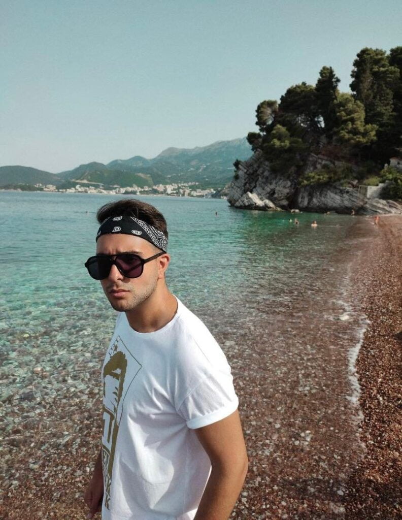 Брендот „ТАО“ со нова колекција на свечени тоалети 12 278508581 516939030159478 2977897836429718827 n