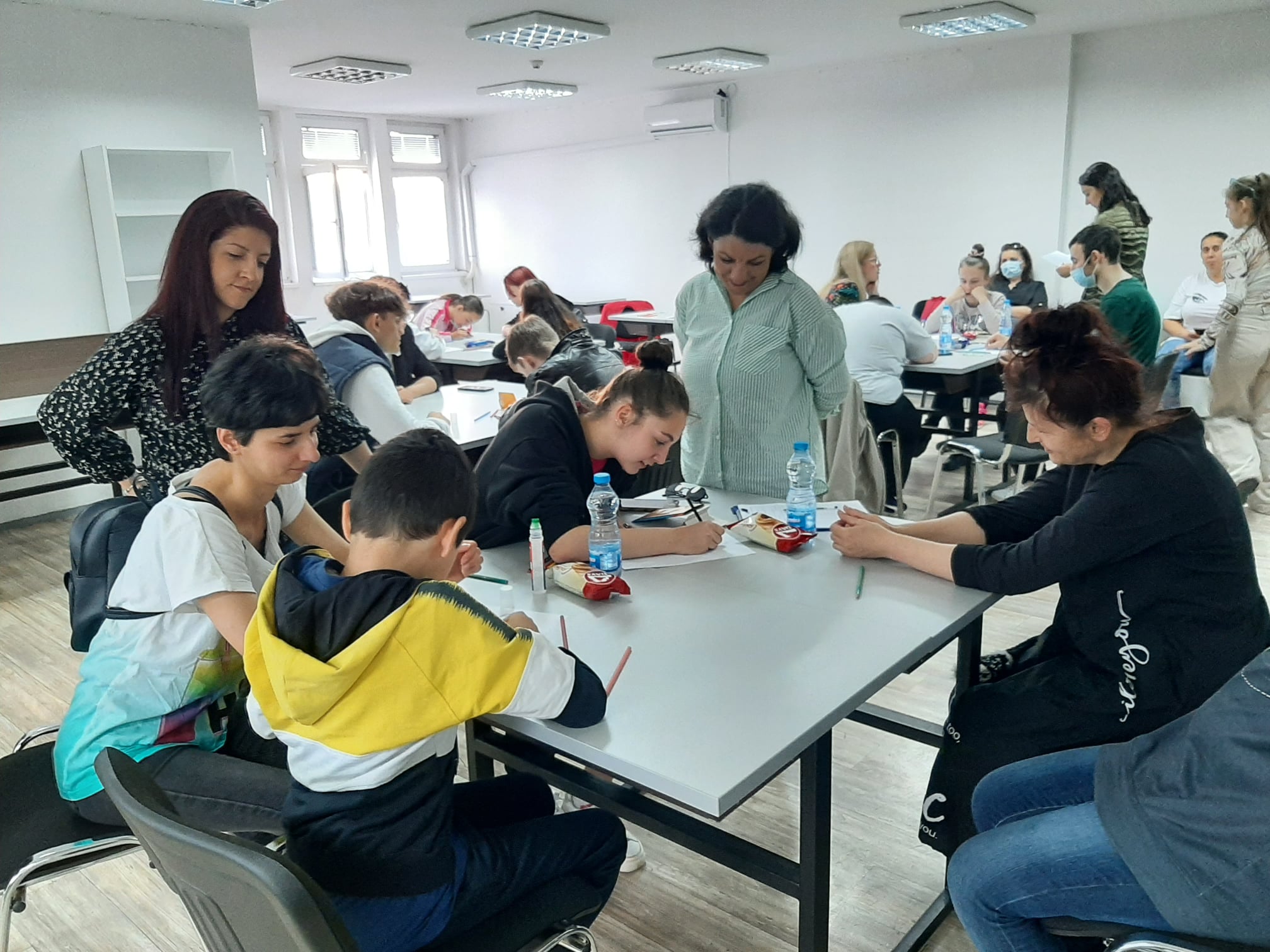 Учениците од текстилната насока во „Таки Даскало“ Битола покажаа зошто инклузијата е важна 4 278619662 10160115337958679 5531094246725155586 n