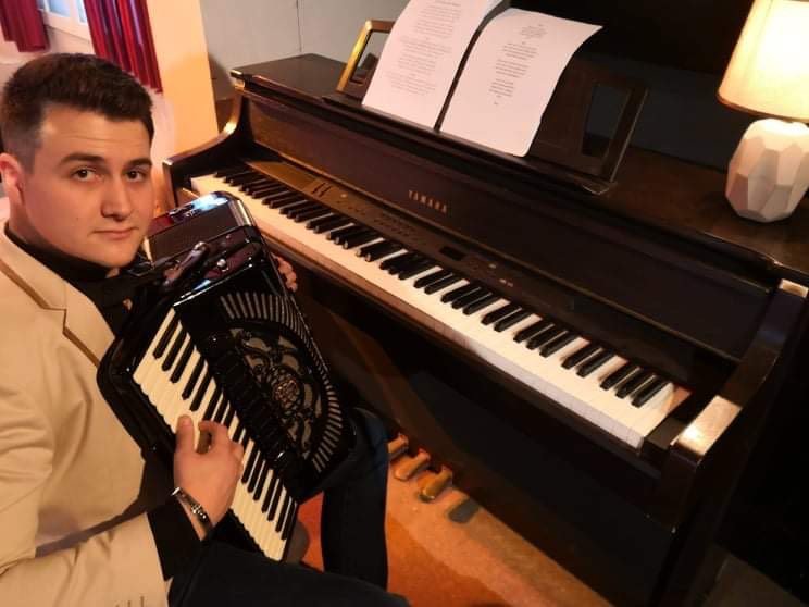 Одблиску со талентираниот музичар Димитар Митревски од Битола 6 278716655 1026614354927028 1941248452362596743 n