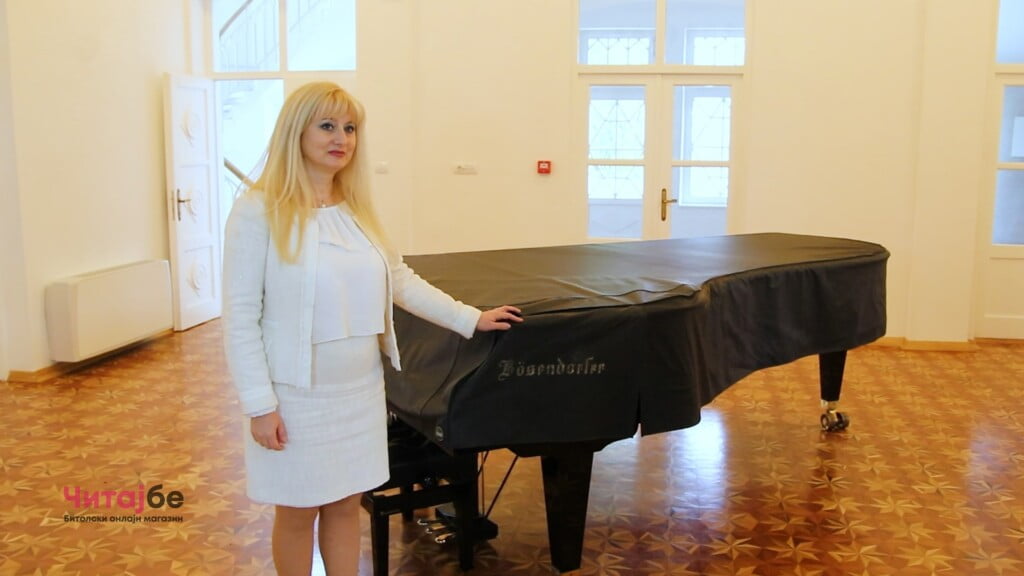 Клавирот Bösendorfer од битолскиот музеј со кран пренесен во концертната сала на Офицерскиот дом 8 kl 8 min