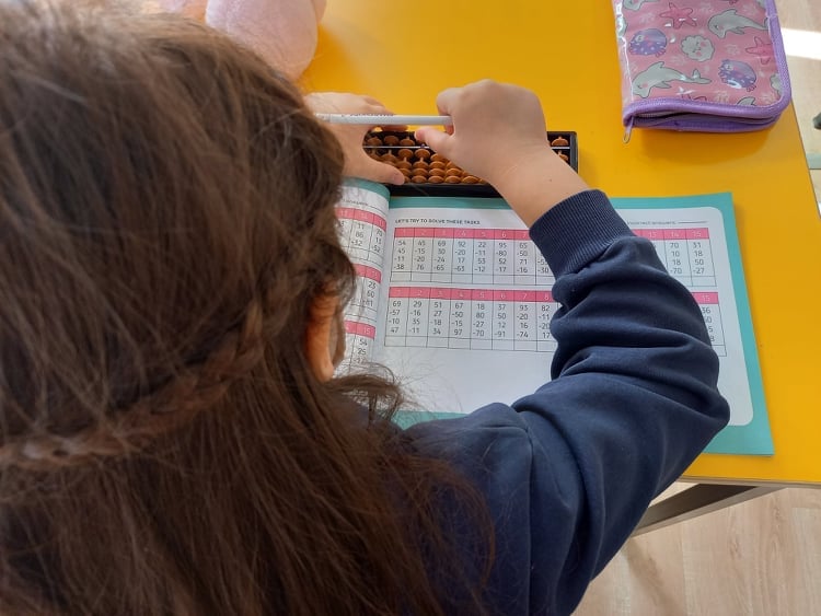 Користењето смарт уреди да се сведе на минумум од најмала возраст - интервју со Весна Атанасова, менаџер на SMARTY KIDS - Центар за ментална аритметика во Битола 10 279824228 1174831609958334 8546771352301193177 n