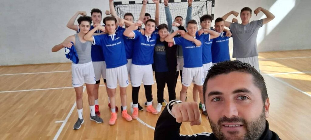 Од училиште без спортска сала до државни прваци во кошарка - голем успех за екипата на ОУ „Свети Кирил и Методиј“ Битола и нивниот наставник Џими Геровски 4 284288129 582539263143924 6328911172734477028 n