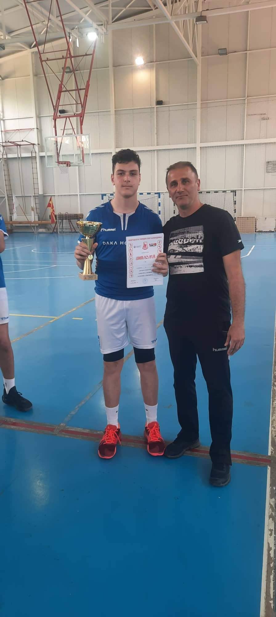 Од училиште без спортска сала до државни прваци во кошарка - голем успех за екипата на ОУ „Свети Кирил и Методиј“ Битола и нивниот наставник Џими Геровски 7 284674834 549858000031837 8011969725964944164 n