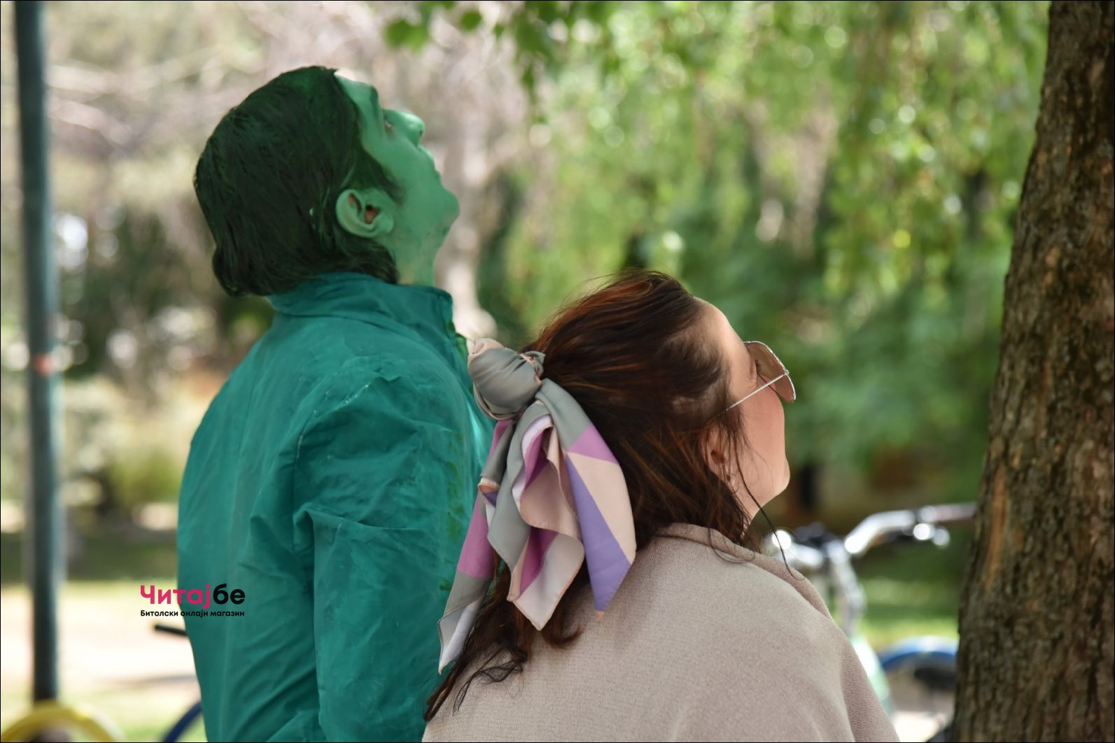 Живи статуи низ Широк Сокак како дел од Офф програмата на Фестивалот на монодрама 29 mono drama 26