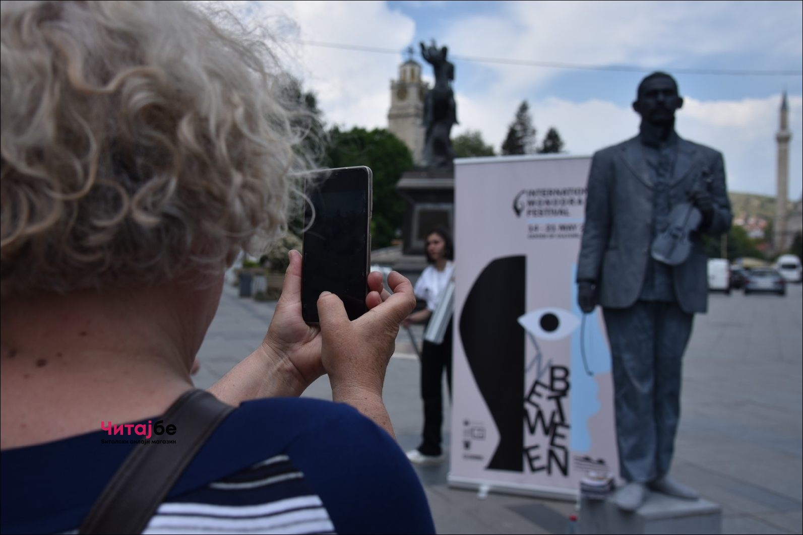 Живи статуи низ Широк Сокак како дел од Офф програмата на Фестивалот на монодрама 51 mono drama 3