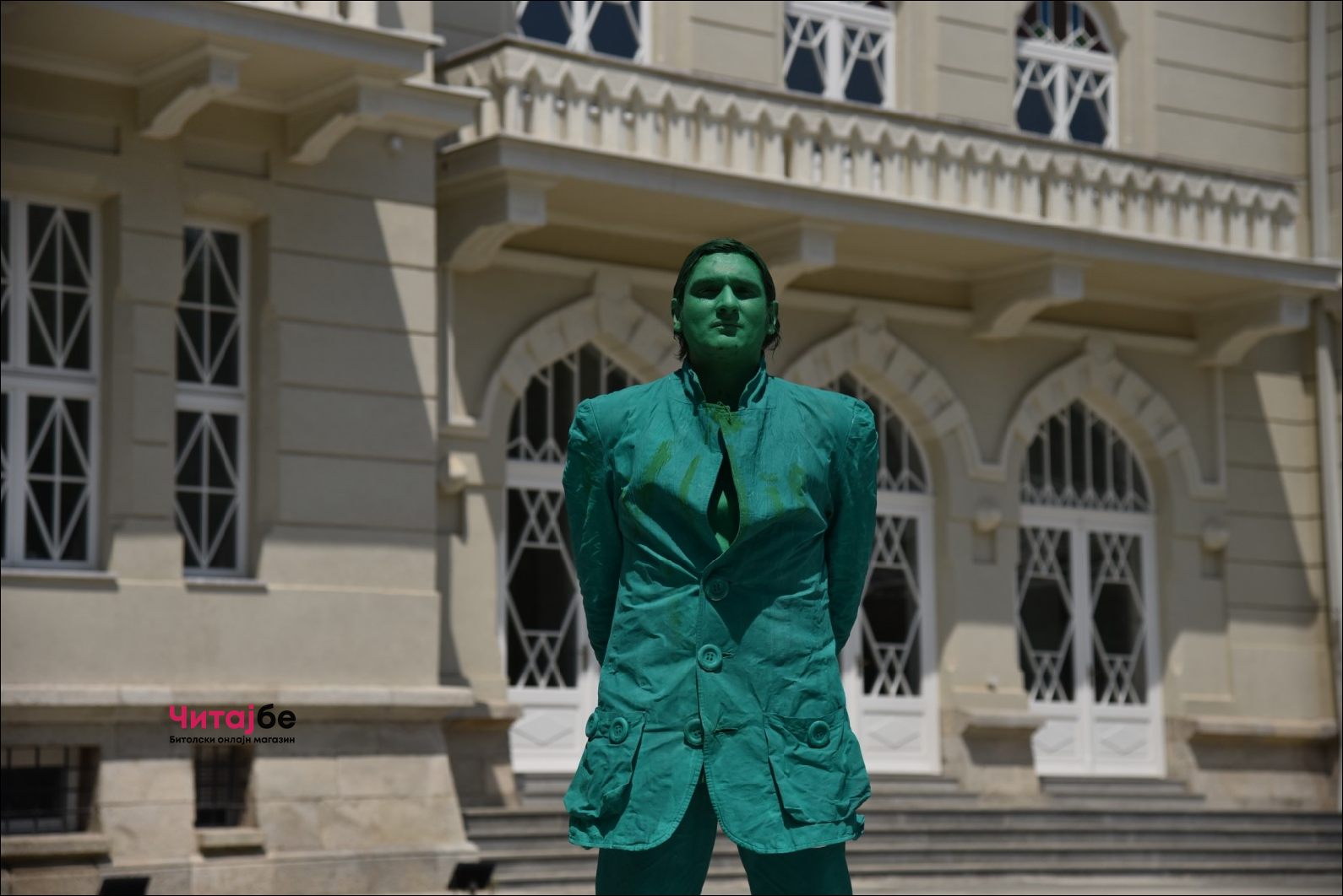 Живи статуи низ Широк Сокак како дел од Офф програмата на Фестивалот на монодрама 21 mono drama 33