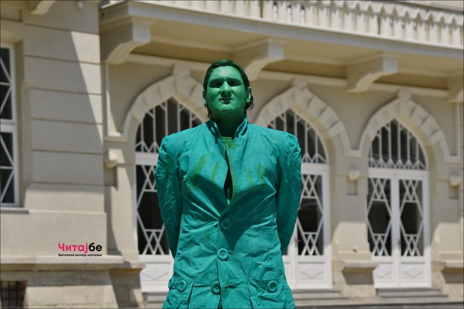 Живи статуи низ Широк Сокак како дел од Офф програмата на Фестивалот на монодрама 14 mono drama 35