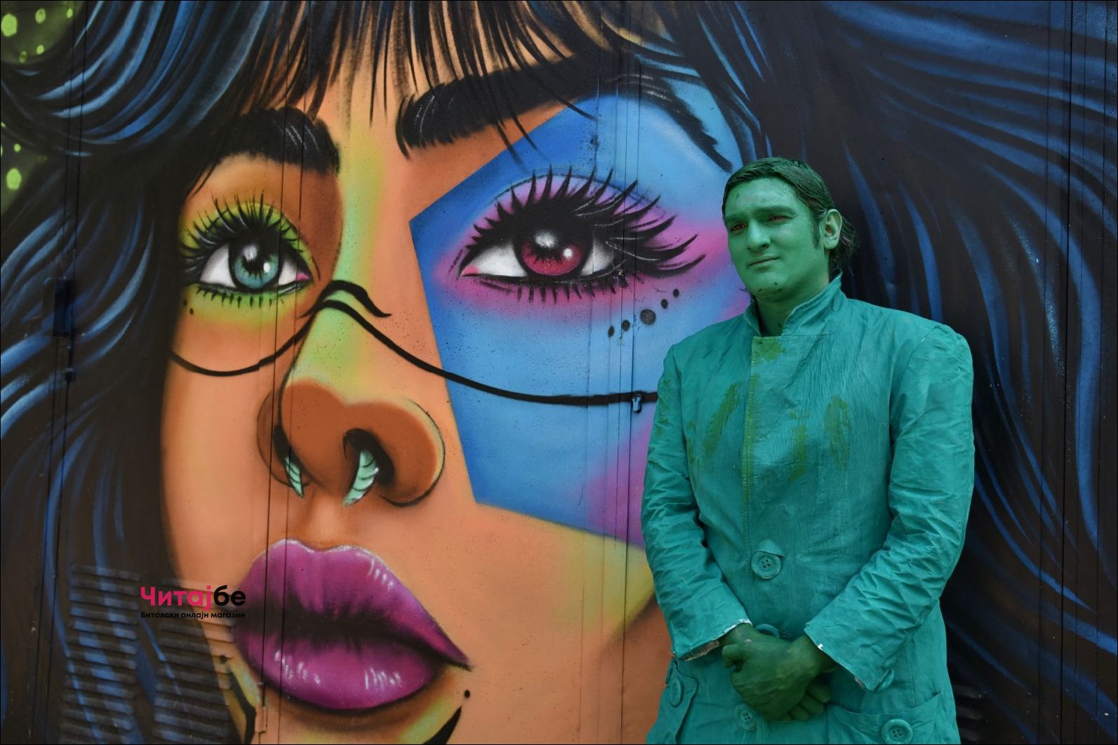 Живи статуи низ Широк Сокак како дел од Офф програмата на Фестивалот на монодрама 12 mono drama 38