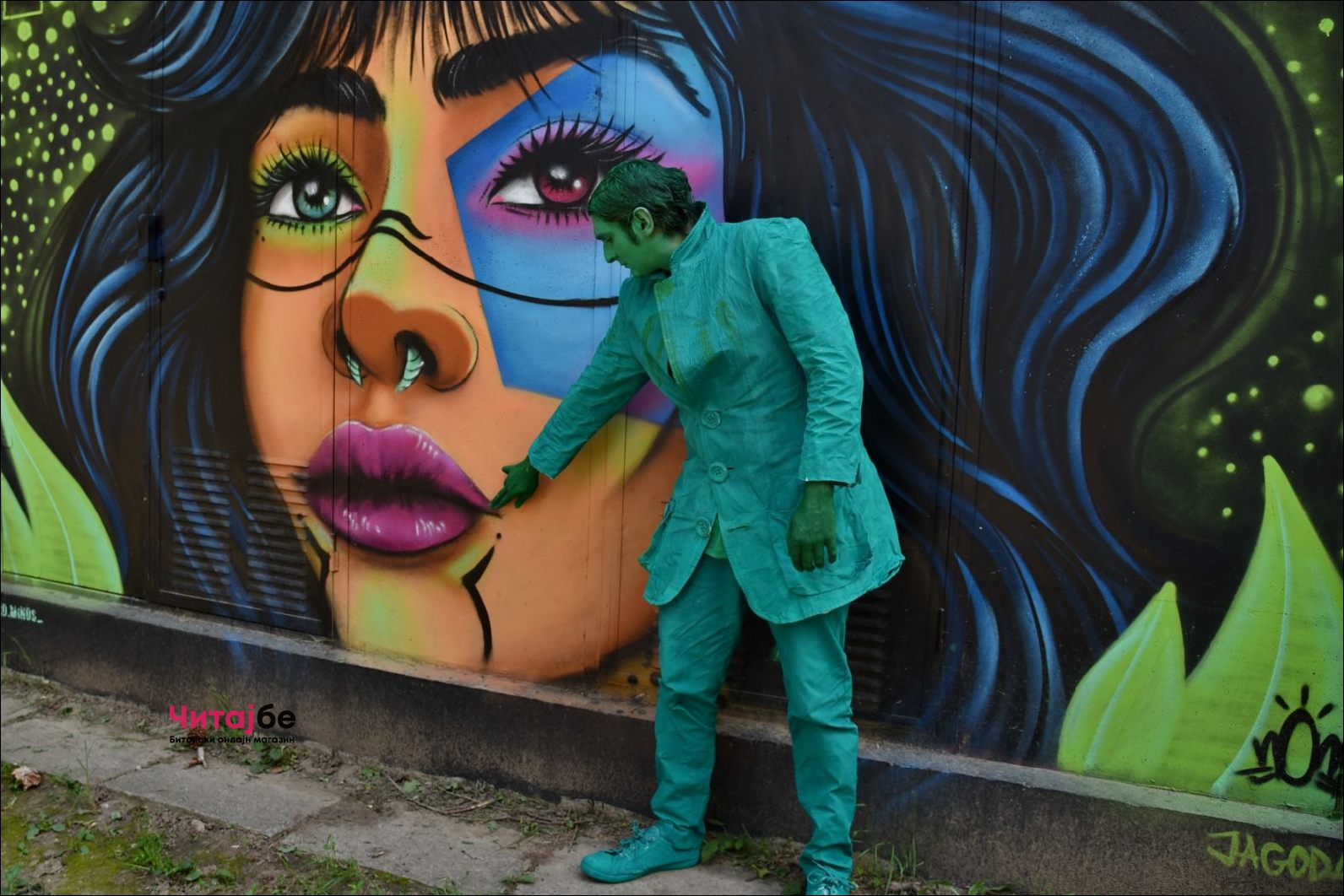 Живи статуи низ Широк Сокак како дел од Офф програмата на Фестивалот на монодрама 19 mono drama 39