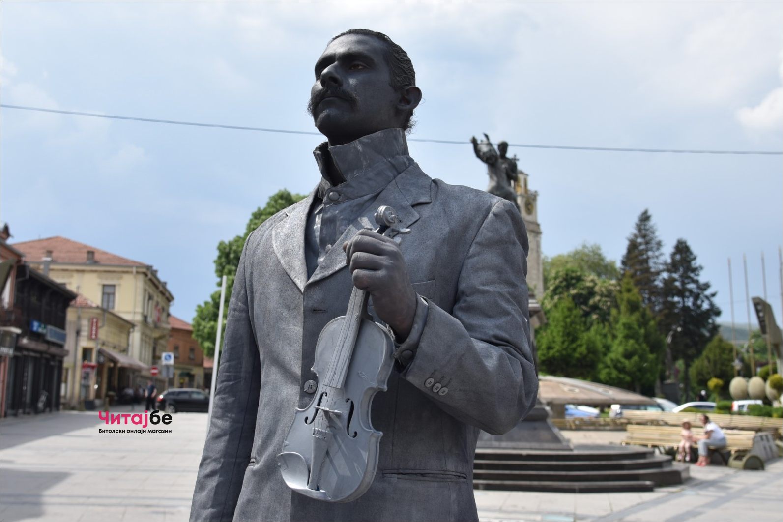 Живи статуи низ Широк Сокак како дел од Офф програмата на Фестивалот на монодрама 9 mono drama 45