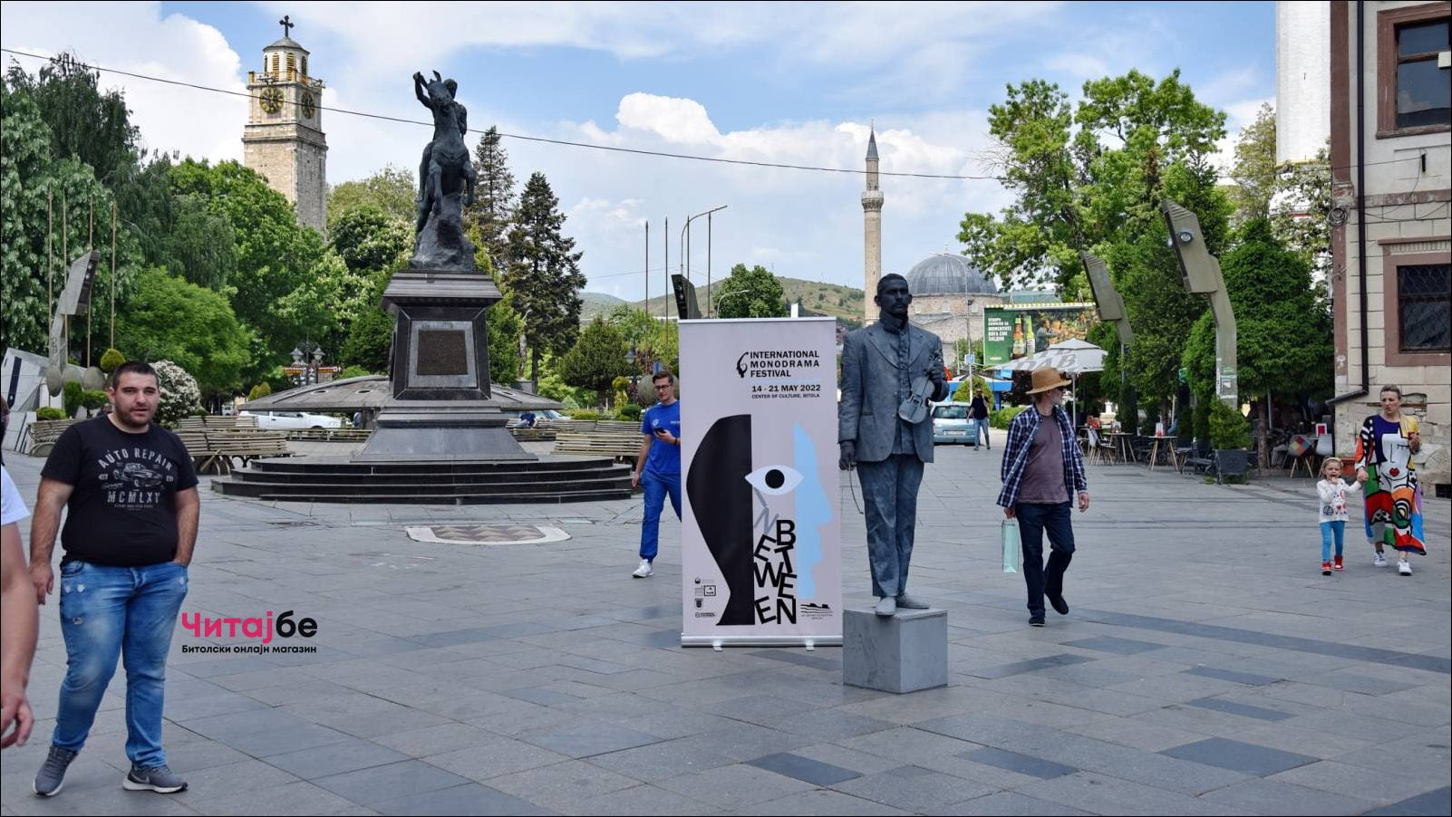 Живи статуи низ Широк Сокак како дел од Офф програмата на Фестивалот на монодрама 47 mono drama 8