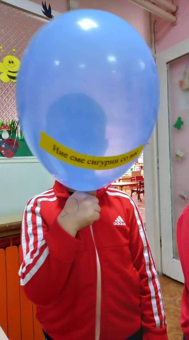 Најмалите го посетија СВР Битола и им го честитаа Денот на македонската полиција 11 received 469008968356346