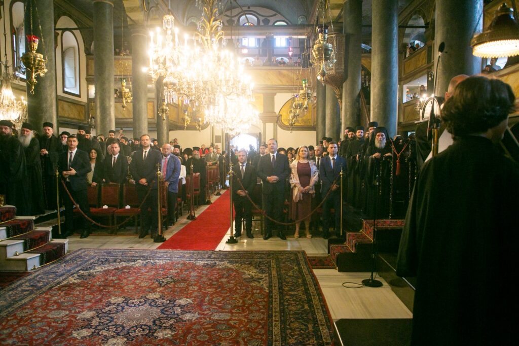 Патријаршиската и синодална литургија во Фанар заврши со прегратка на Патријархот г.Вартоломеј и Архиепископот г.Стефан 3 12062022 Kovacevski Vselenska Patrijarshija 10