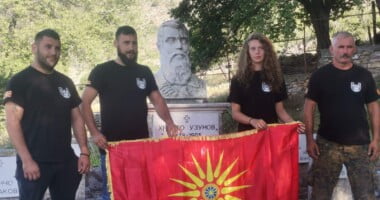 Оддадена почит кон војводата Христо Узунов - битолската коњаница попладнево пристигнува во Крушево 6 r25IQAEAAAAAAAAAAPBsJkgAAauTjWAAAAAASUVORK5CYII=