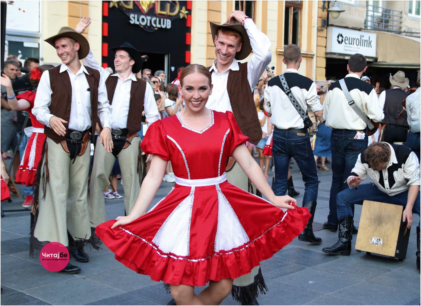 Фотогалерија од дефилето по Широк Сокак - 52. Илинденски денови Битола 14 илиденси дефиле 31