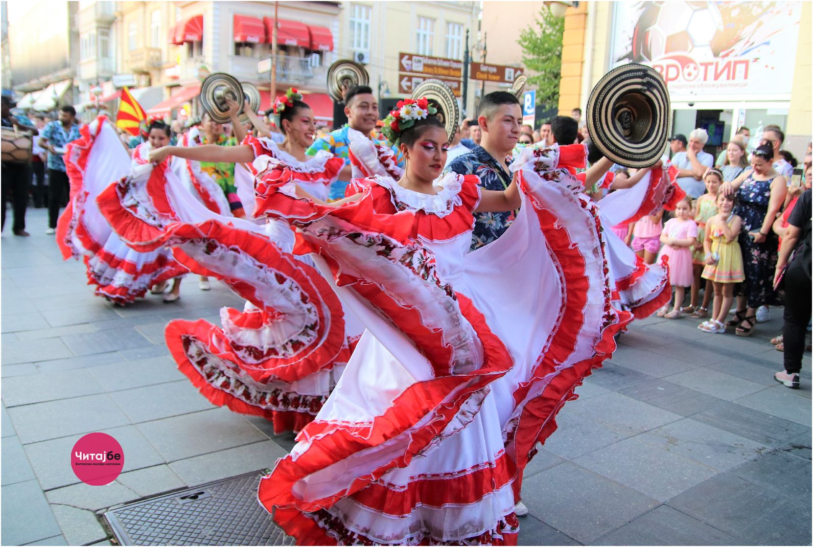 Фотогалерија од дефилето по Широк Сокак - 52. Илинденски денови Битола 15 илиденси дефиле 32