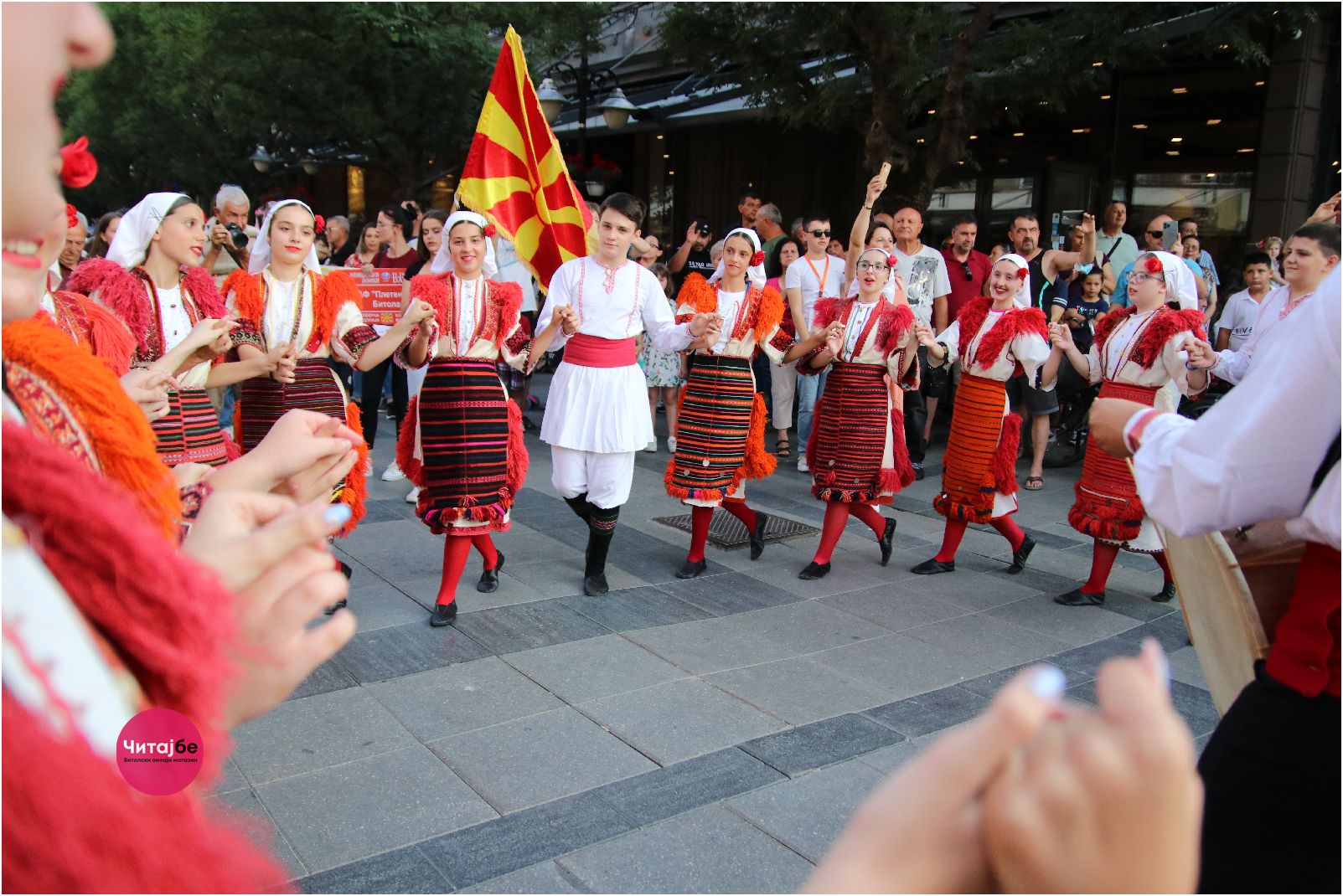 Фотогалерија од дефилето по Широк Сокак - 52. Илинденски денови Битола 17 илиденси дефиле 34