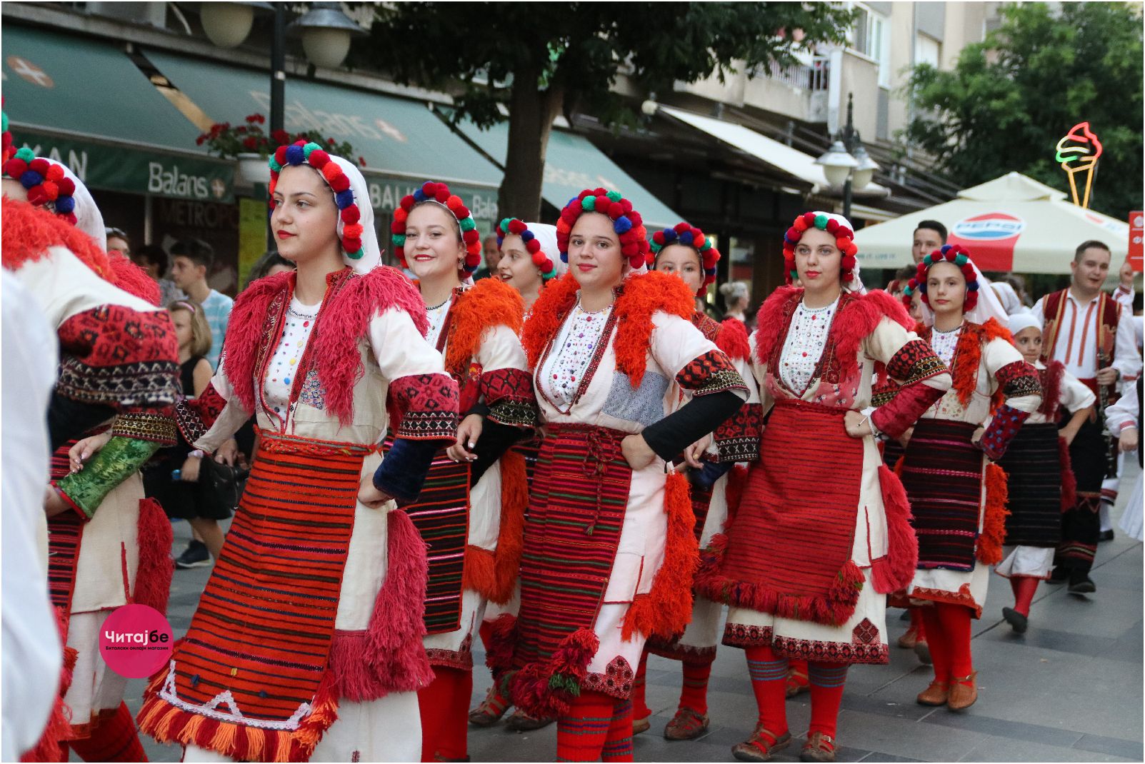 Фотогалерија од дефилето по Широк Сокак - 52. Илинденски денови Битола 22 илиденси дефиле 39