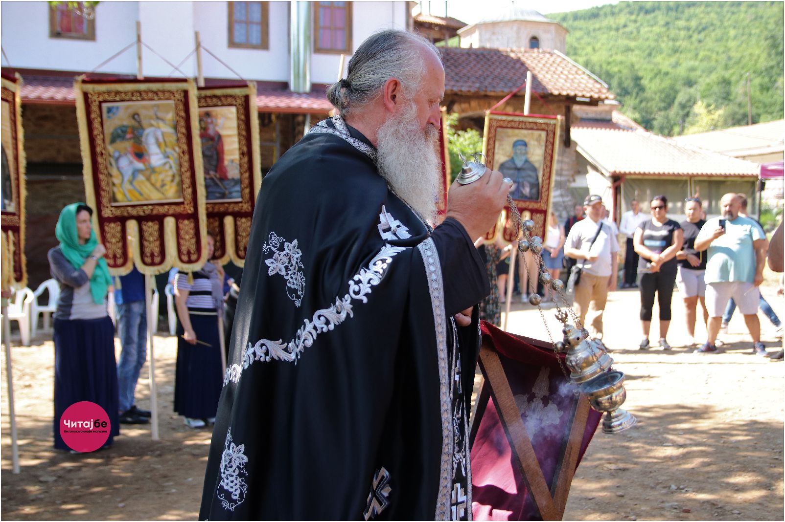 Панихида во Слепченскиот манастир за оние кои го положија животот за слободата - со леб и вино пречекана кичевската илинденска коњаница 19 панихида 11