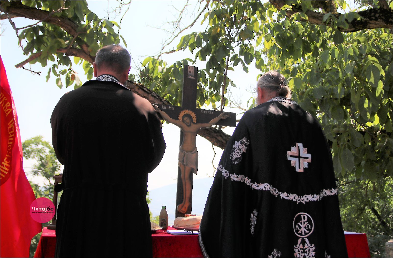 Панихида во Слепченскиот манастир за оние кои го положија животот за слободата - со леб и вино пречекана кичевската илинденска коњаница 20 панихида 12