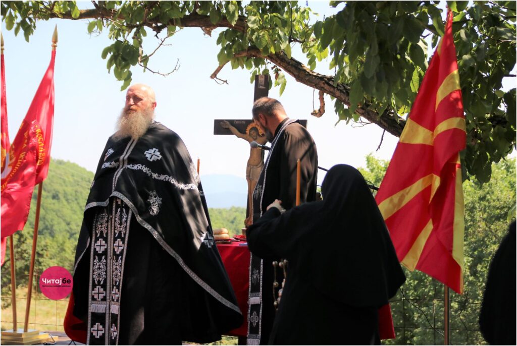 Панихида во Слепченскиот манастир за оние кои го положија животот за слободата - со леб и вино пречекана кичевската илинденска коњаница 13 панихида 14