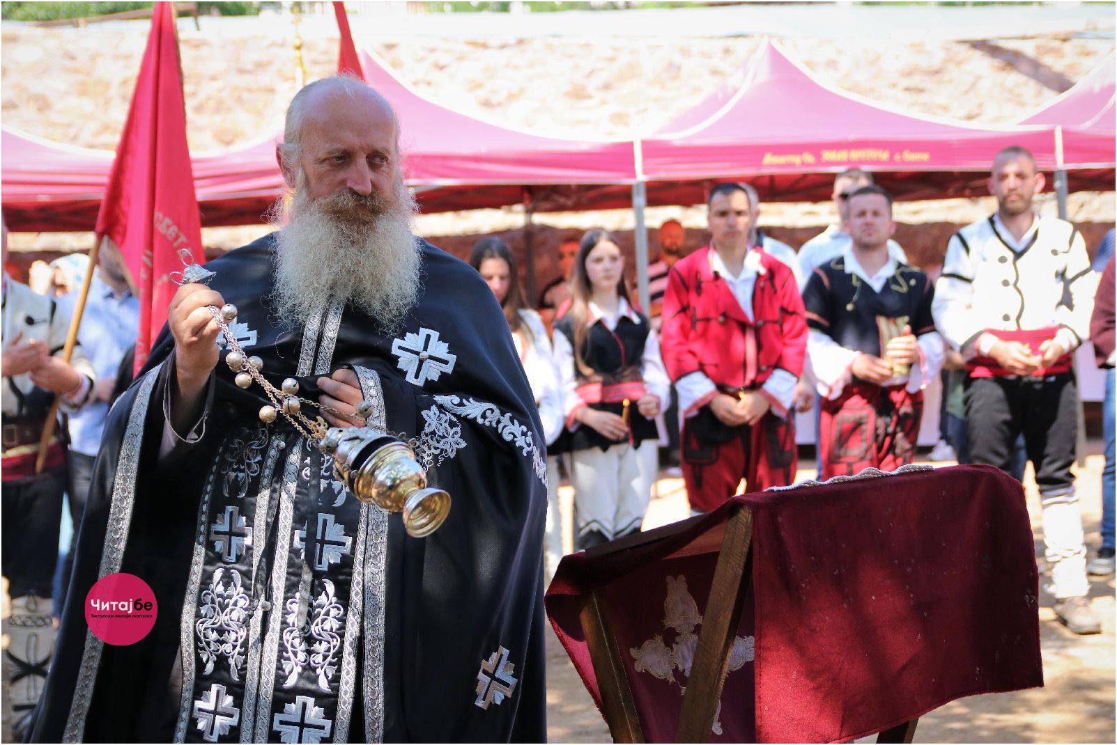 Панихида во Слепченскиот манастир за оние кои го положија животот за слободата - со леб и вино пречекана кичевската илинденска коњаница 21 панихида 15