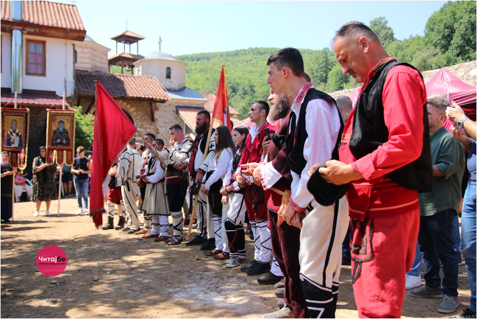 Панихида во Слепченскиот манастир за оние кои го положија животот за слободата - со леб и вино пречекана кичевската илинденска коњаница 22 панихида 16