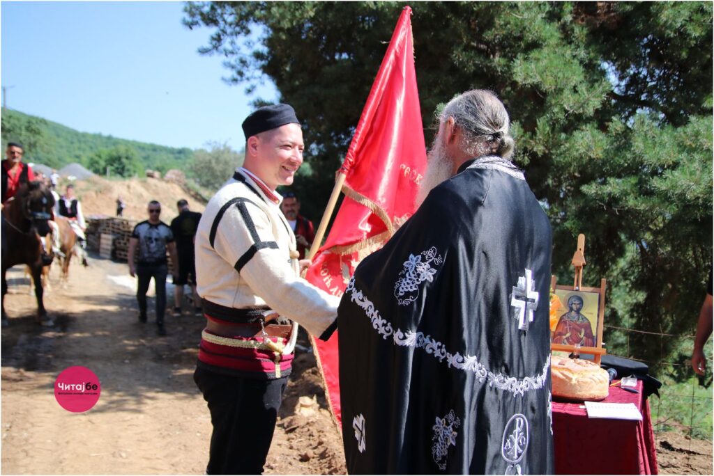 Панихида во Слепченскиот манастир за оние кои го положија животот за слободата - со леб и вино пречекана кичевската илинденска коњаница 5 панихида 4