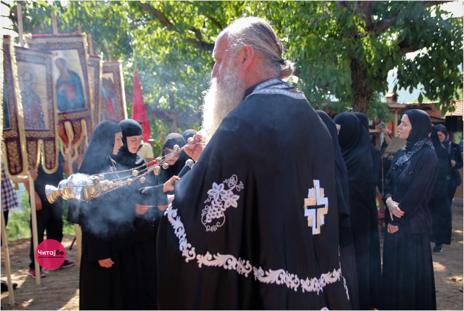 Панихида во Слепченскиот манастир за оние кои го положија животот за слободата - со леб и вино пречекана кичевската илинденска коњаница 7 панихида 5