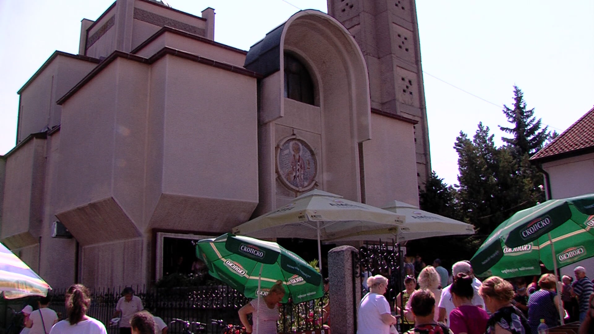 Битолчани со молитва и свеќа за здравје го празнуваат денешниот ден посветен на Света Петка 5 00013720 01.MOV.00 29 54 23.Still001