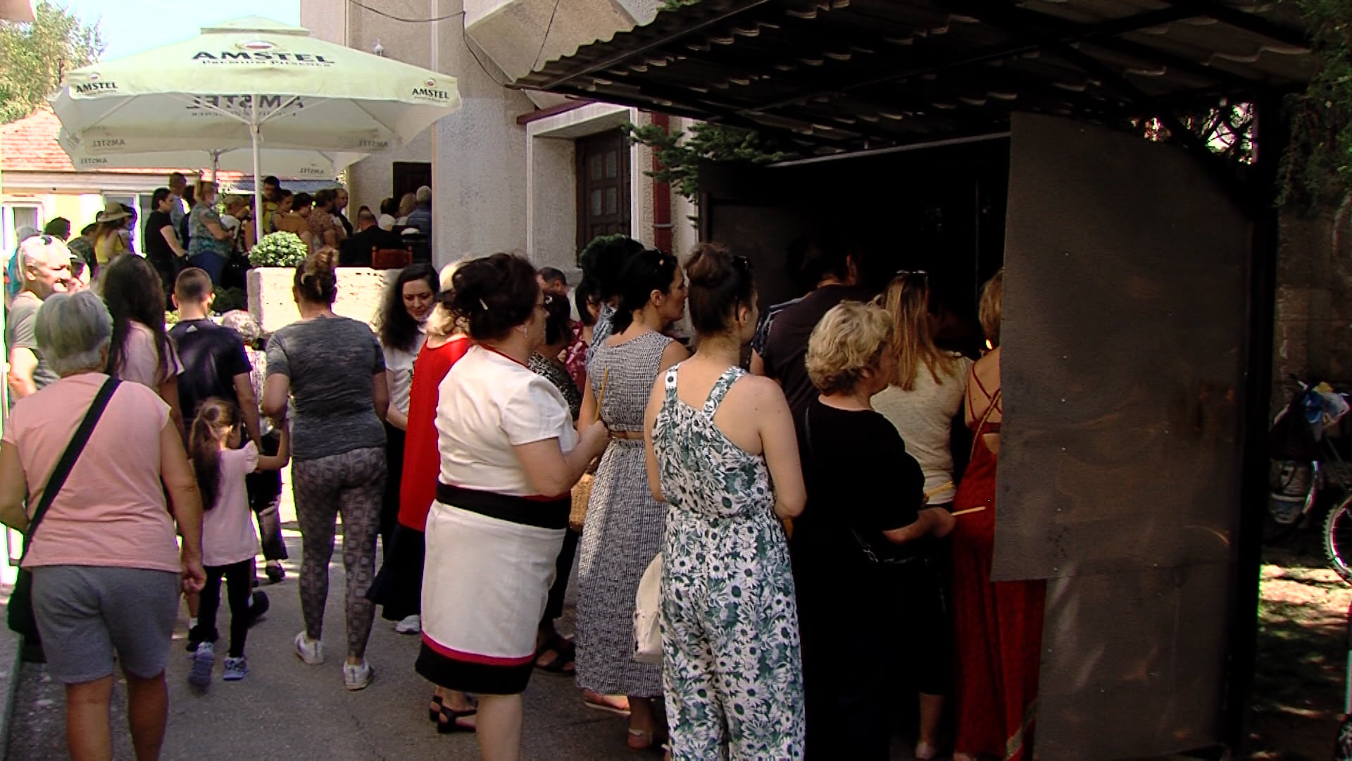 Битолчани со молитва и свеќа за здравје го празнуваат денешниот ден посветен на Света Петка 9 00013734 01.MOV.00 32 59 25.Still001