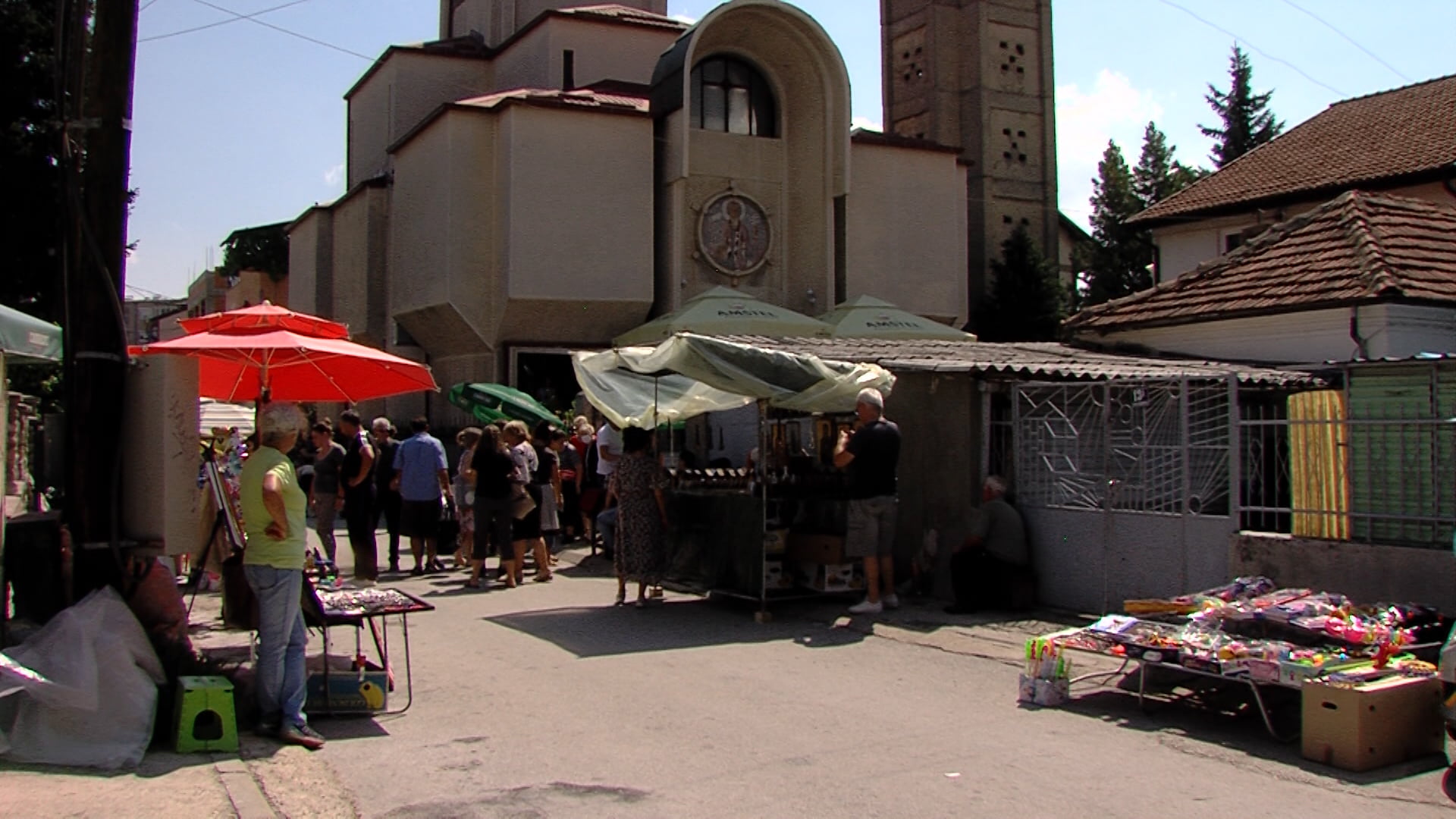 Битолчани со молитва и свеќа за здравје го празнуваат денешниот ден посветен на Света Петка 7 00013737 01.MOV.00 33 41 21.Still001