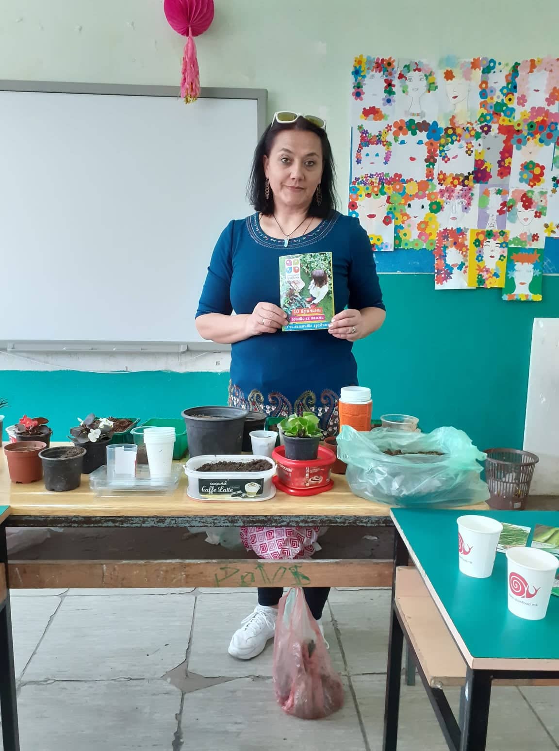 Тикви, домати, пченка во училишната градина на ООУ „Елпида Караманди“ Битола ќе ги пречекаат учениците кои ги засадија 37 277455649 377044747653795 2768484003599093559 n 1