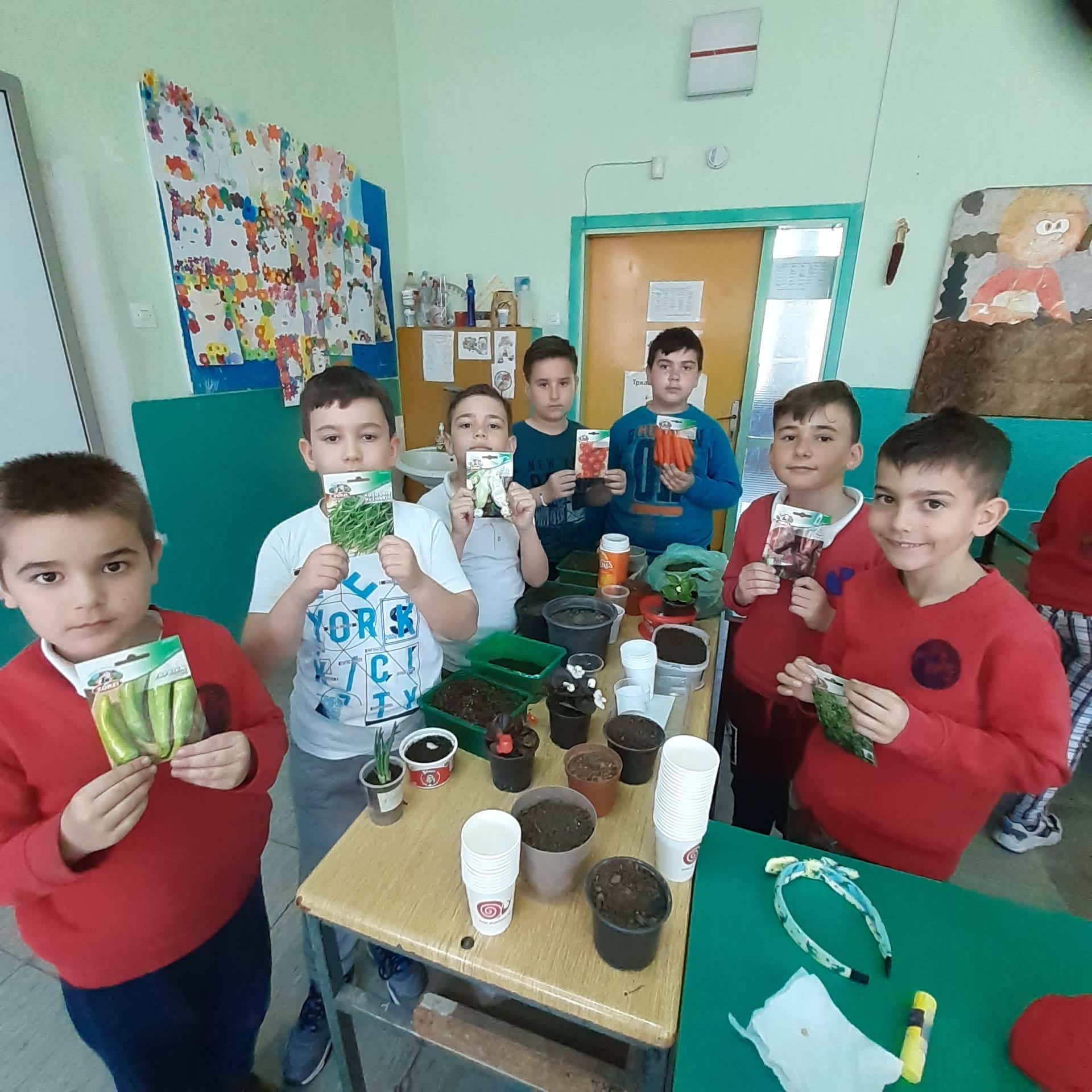 Тикви, домати, пченка во училишната градина на ООУ „Елпида Караманди“ Битола ќе ги пречекаат учениците кои ги засадија 3 277833426 669286914327446 2830113914173583407 n