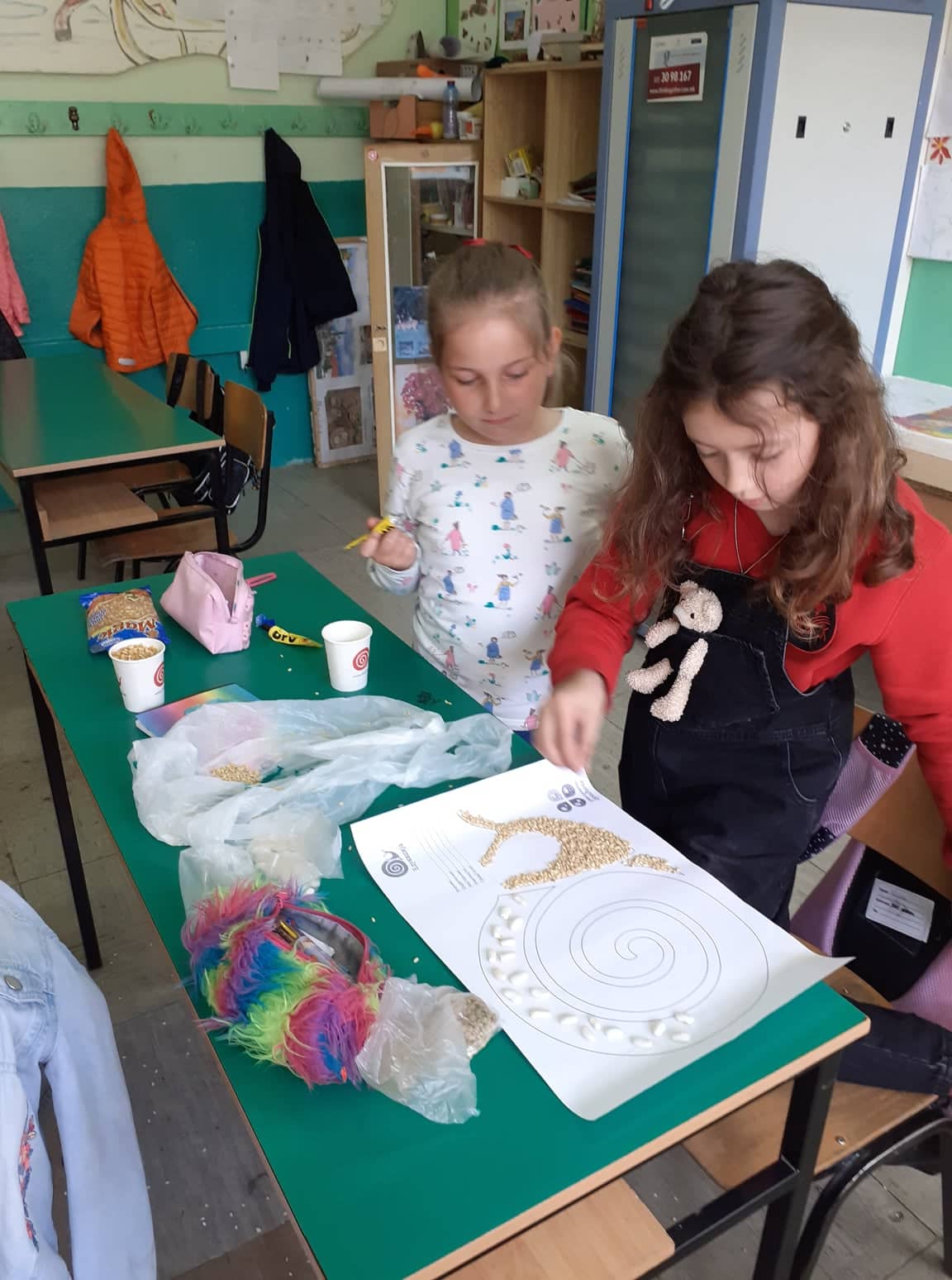 Тикви, домати, пченка во училишната градина на ООУ „Елпида Караманди“ Битола ќе ги пречекаат учениците кои ги засадија 39 277926570 485194906679659 2294969238554351048 n