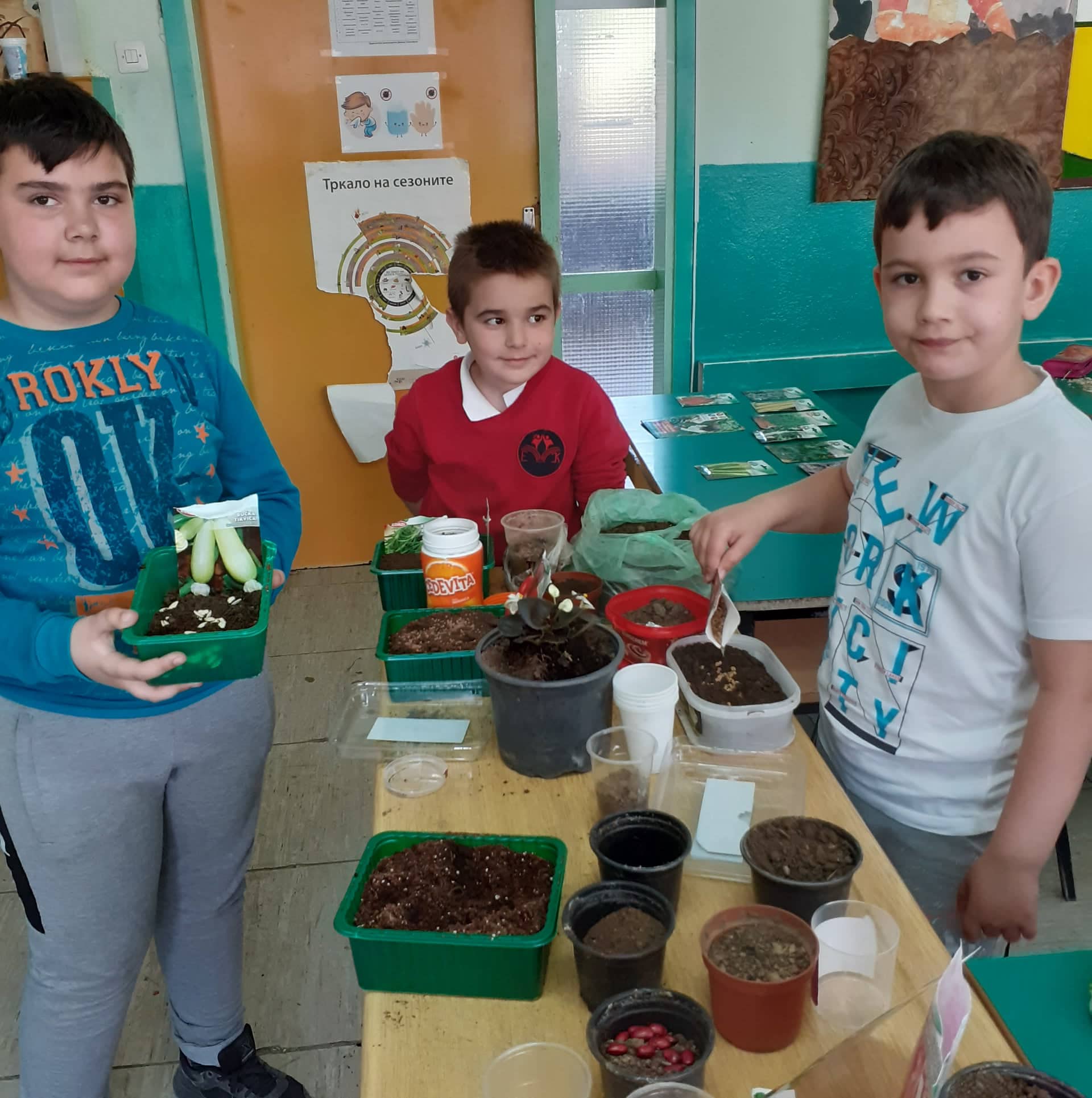 Тикви, домати, пченка во училишната градина на ООУ „Елпида Караманди“ Битола ќе ги пречекаат учениците кои ги засадија 28 277974494 344954207488015 3416088360390718182 n
