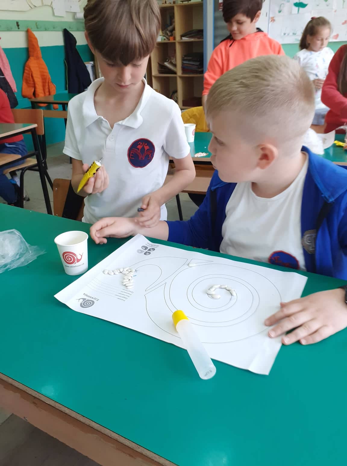 Тикви, домати, пченка во училишната градина на ООУ „Елпида Караманди“ Битола ќе ги пречекаат учениците кои ги засадија 43 278082662 2745594525736518 2458194333268399986 n