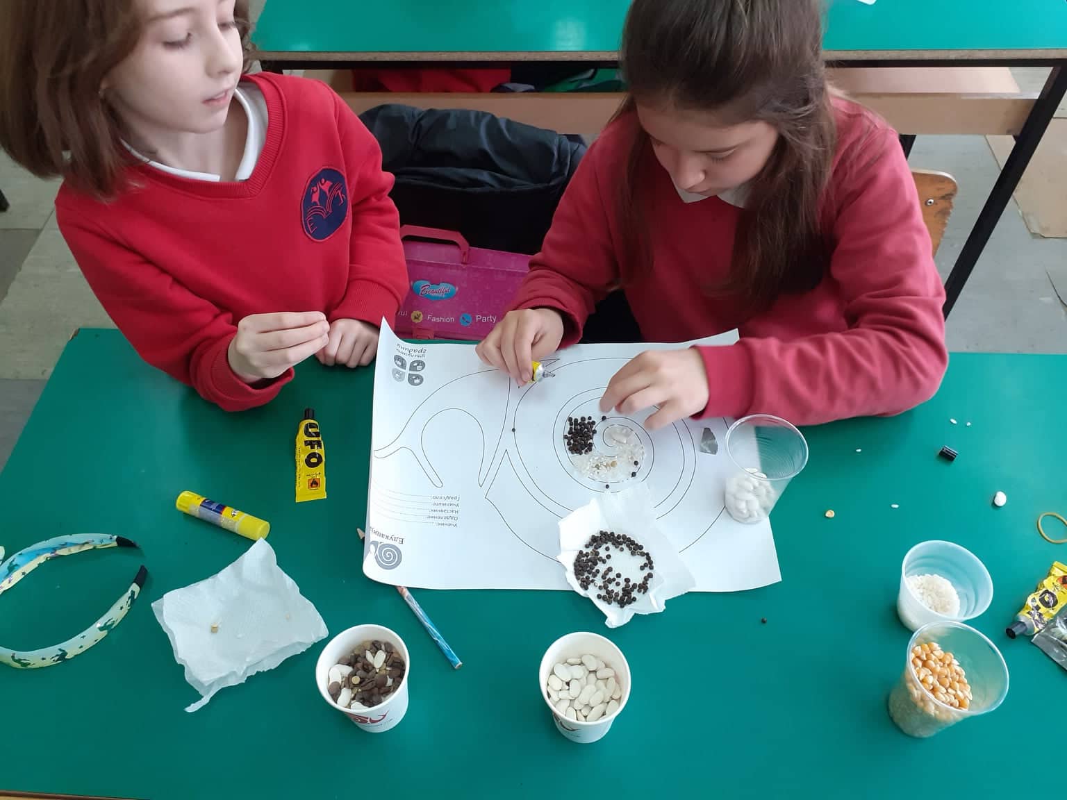 Тикви, домати, пченка во училишната градина на ООУ „Елпида Караманди“ Битола ќе ги пречекаат учениците кои ги засадија 44 278408312 444351784114035 8755838609159400895 n