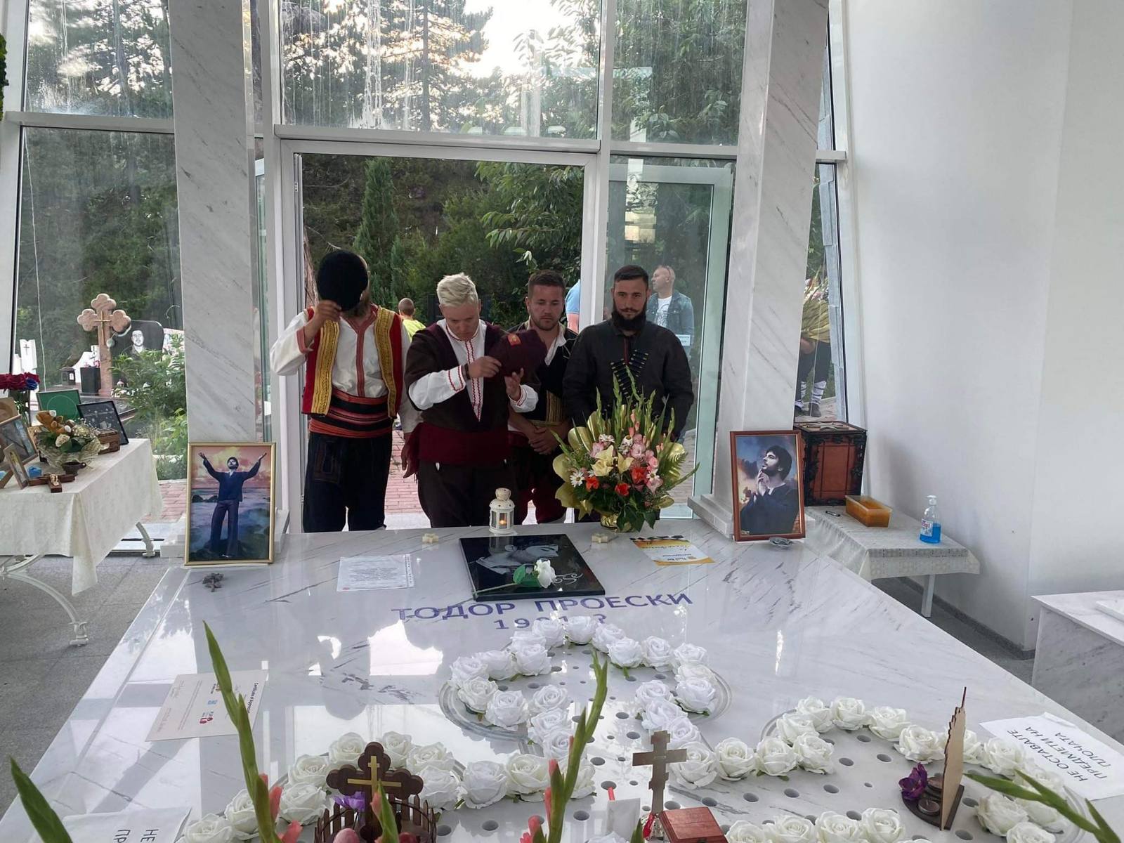 Коњаниците положија свежо цвеќе и оддадоа почит на Илинденците во Крушево 3 viber image 2022 08 01 22 28 23 614