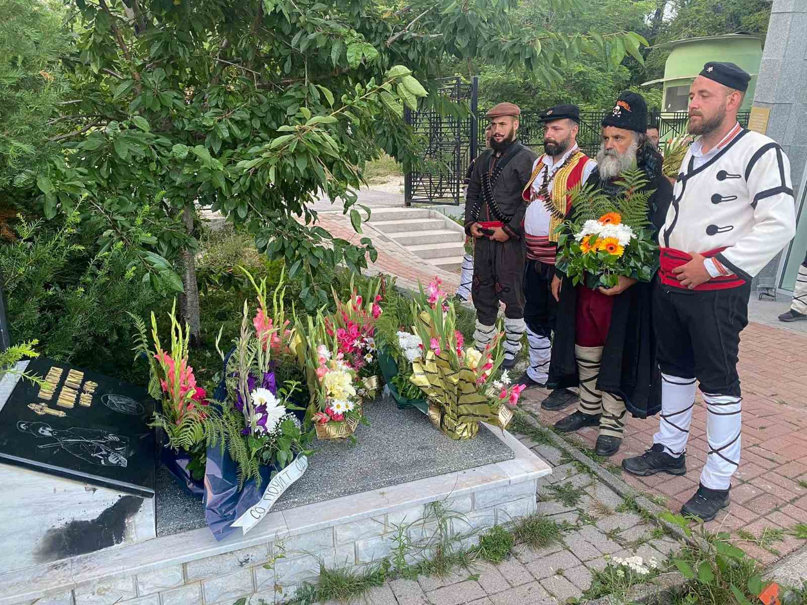 Коњаниците положија свежо цвеќе и оддадоа почит на Илинденците во Крушево 6 viber image 2022 08 01 22 28 23 784