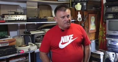 Битолчанецот Зоран Николовски со ретка колекција на транзистори, радија, грамофони... 13 r25IQAEAAAAAAAAAAPBsJkgAAauTjWAAAAAASUVORK5CYII=
