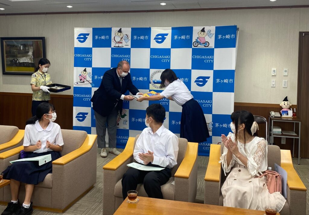 Македонскиот амбасадор со почести ги додели наградите за учениците од Јапонија од годинешниот Мал Битолски Монмартр 3 304771425 3041725699452964 1257413287693404968 n