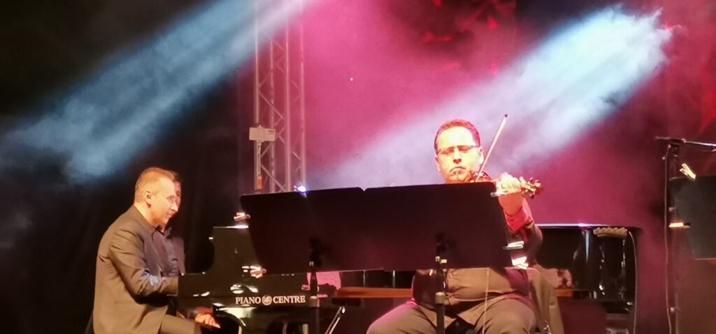 „Македонисимо" на Симон Трпчевски синоќа пред битолчани 3 309026905 180760614440857 8070865461234617095 n