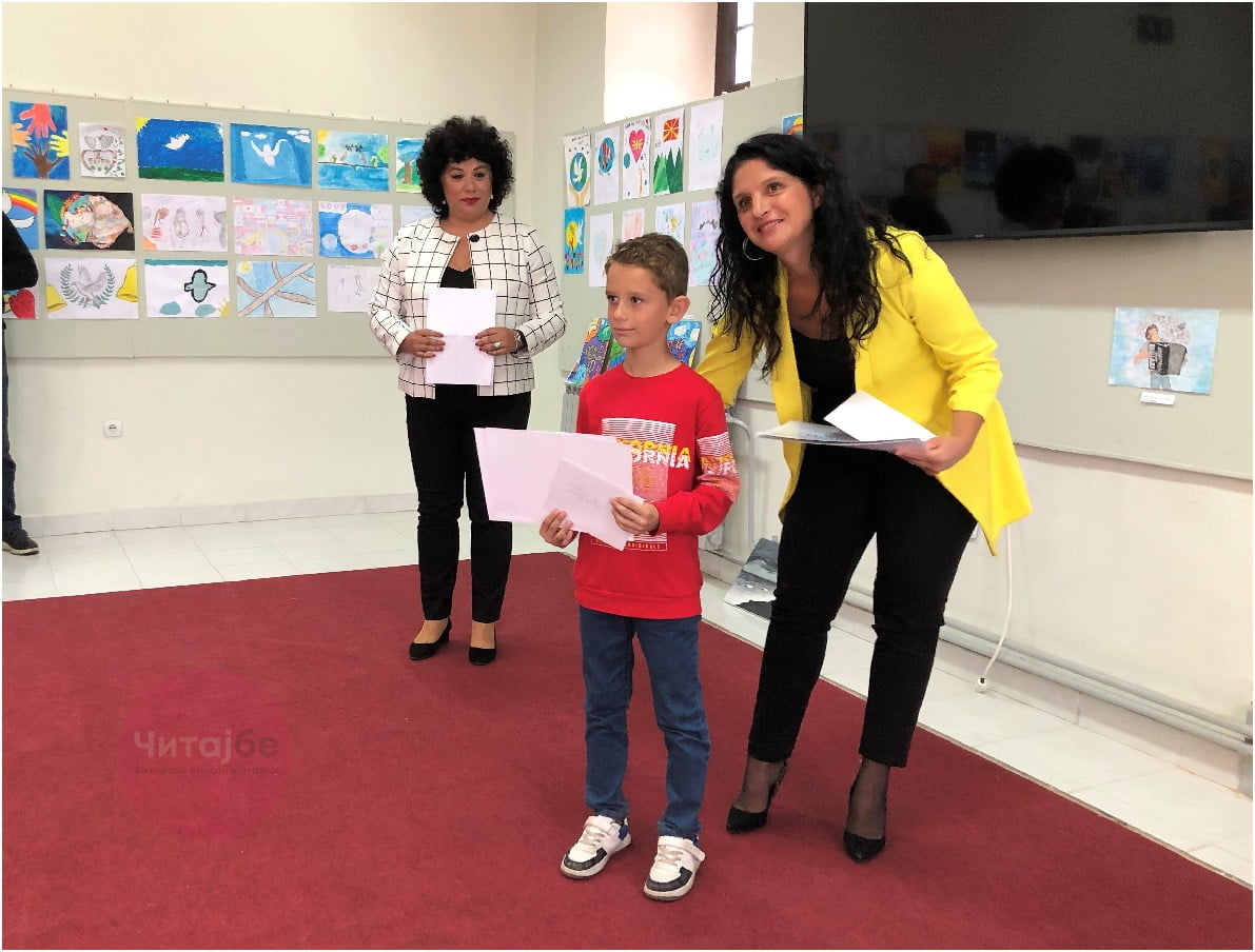 Доделени наградите за изложбата „Цртаме за мир“ во чест на Татјана Петрова 12 izlozba rotari 10