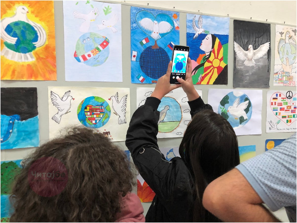 Доделени наградите за изложбата „Цртаме за мир“ во чест на Татјана Петрова 22 izlozba rotari 21