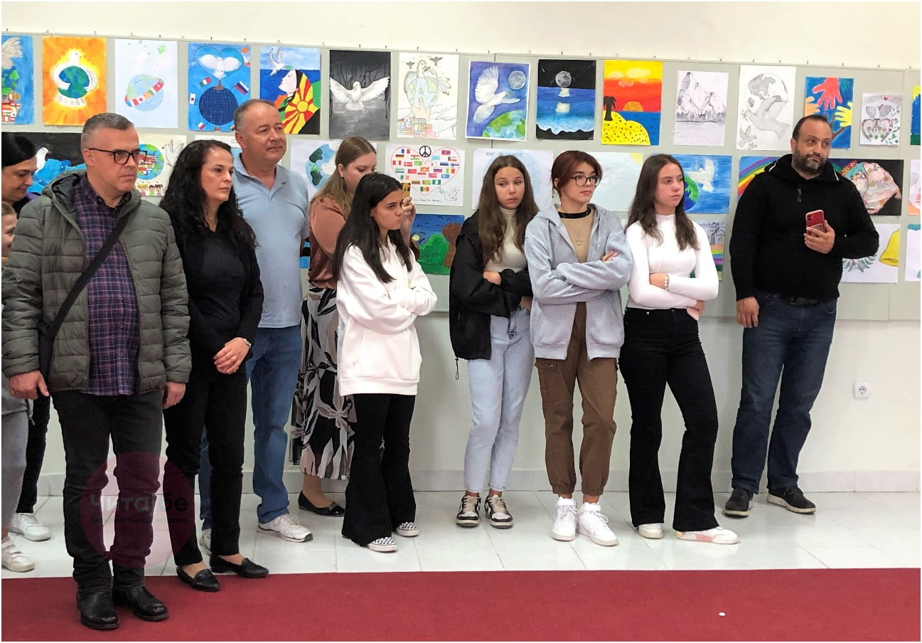 Доделени наградите за изложбата „Цртаме за мир“ во чест на Татјана Петрова 10 izlozba rotari 6