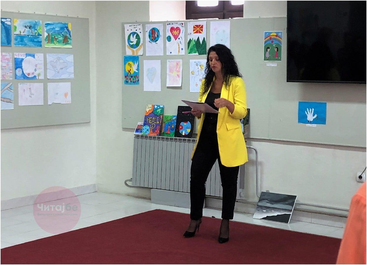 Доделени наградите за изложбата „Цртаме за мир“ во чест на Татјана Петрова 11 izlozba rotari 8