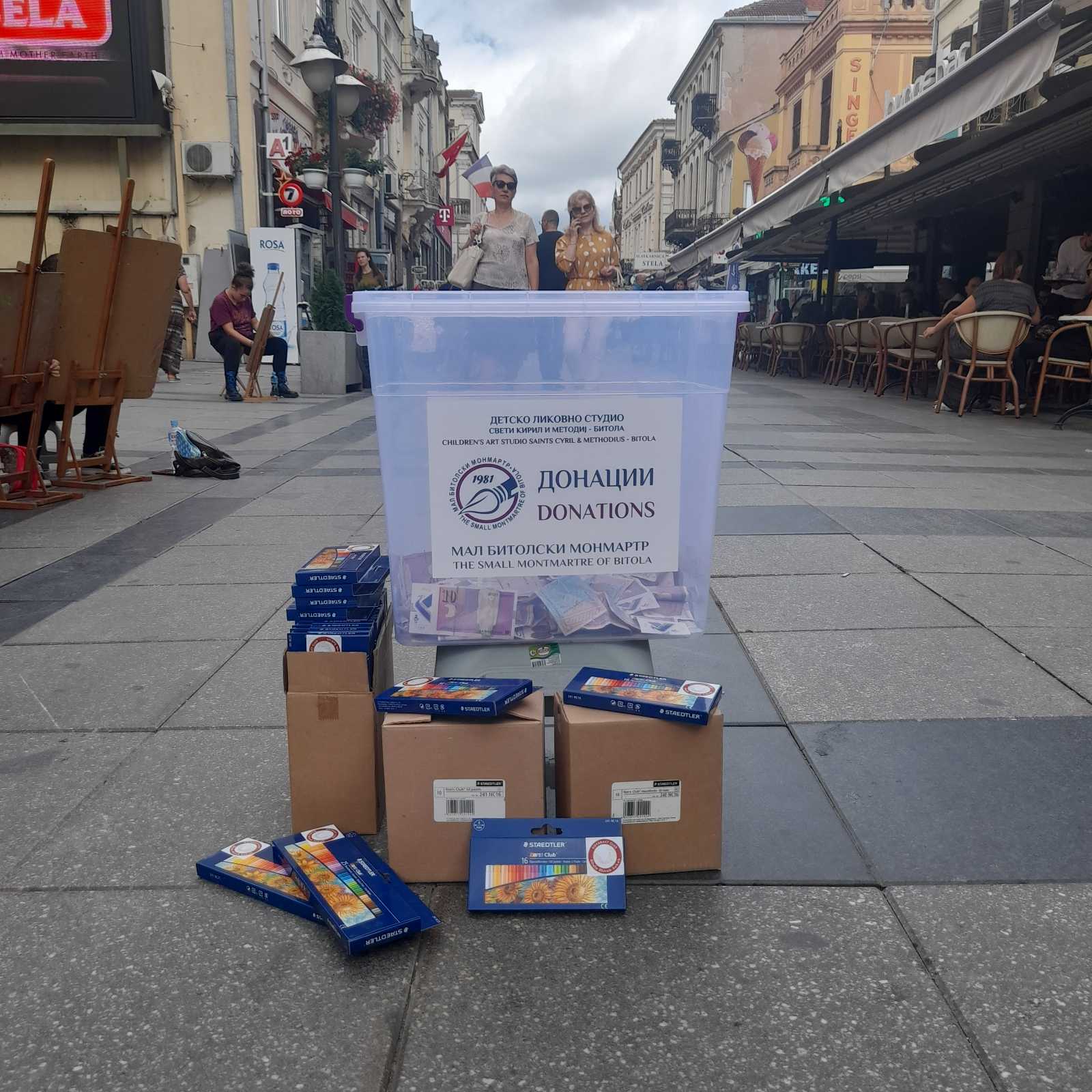 Членовите на ДЛС „Свети Кирил и Методиј" Битола денеска сликаа на Широк Сокак со апел за враќање на статусот - се собираа и донации 6 viber image 2022 09 03 11 45 15 163