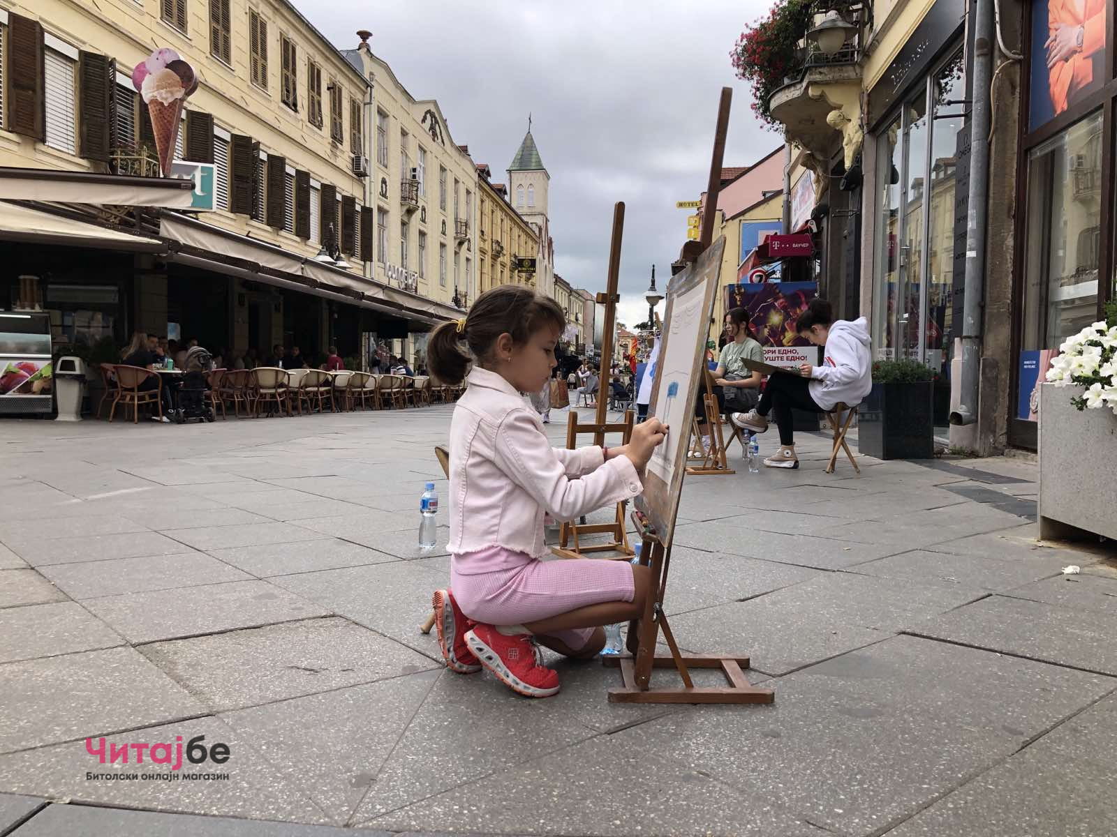 Членовите на ДЛС „Свети Кирил и Методиј" Битола денеска сликаа на Широк Сокак со апел за враќање на статусот - се собираа и донации 11 viber image 2022 09 03 13 02 06 201